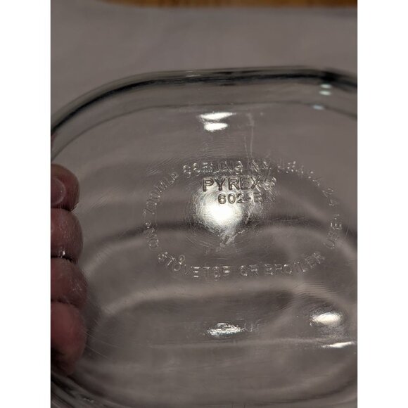 Pyrex 602-C Clear Glass Oval Casserole Dish with Ribbed Lid - Picture 4 of 16